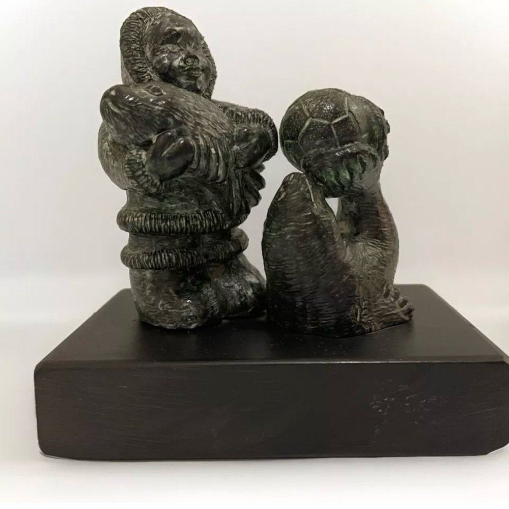 The Wolf Sculptures Inuit Eskimo & Seal Colored Handmade Canada Soapstone VTG